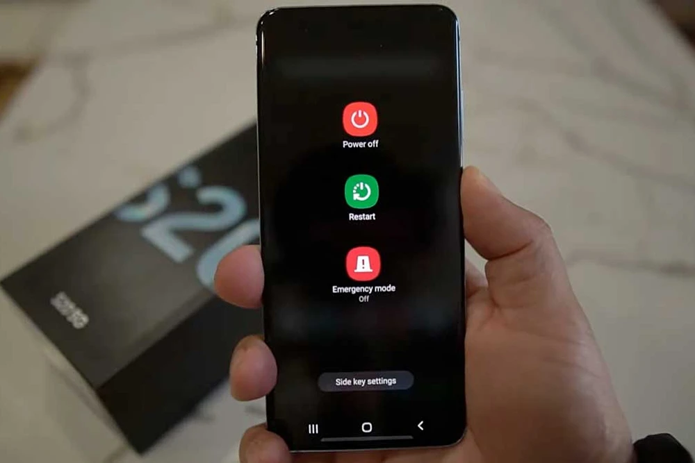 khởi động lại máy