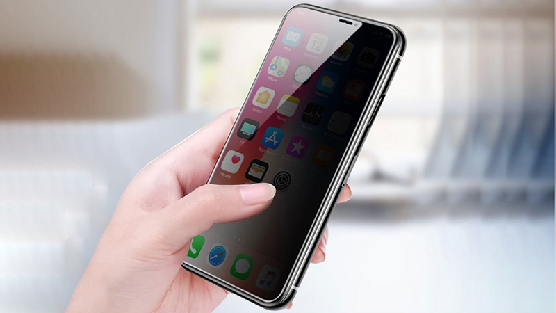 Miếng dán màn hình riêng tư smartphone: Nên hay không nên?